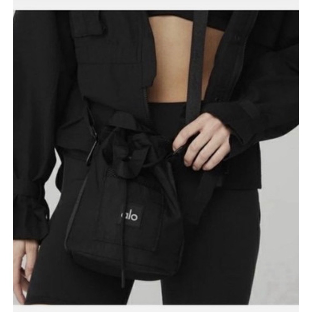 Alo Yoga Explorer Drawstring Bucket Bag Black Nylon Crossbody Bag NWT
